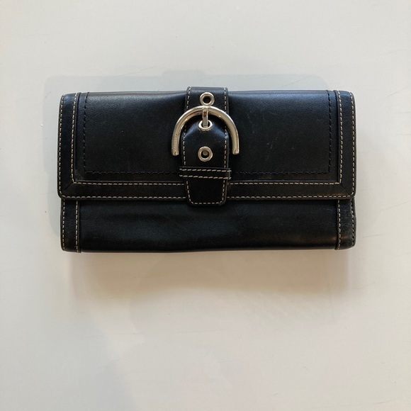 Coach women’s trifold wallet - Picture 1 of 4
